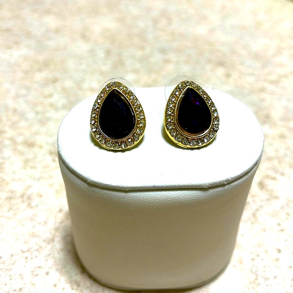 BNWOT AMETHYST TEARDROP SHAPE WITH CRYSTALS POST BACK EARRINGS - Picture 2 of 3